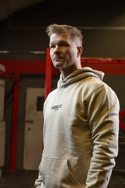 MUSCLE CLUB HOODIE - DESERT DUST - MuscleClub_BK210541b